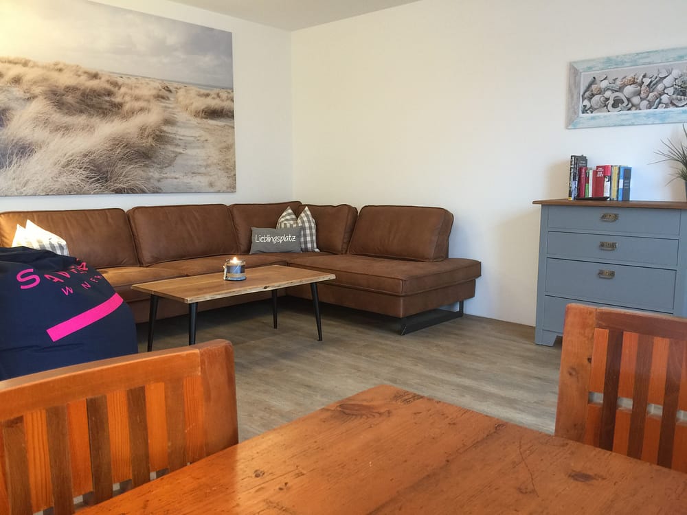 gemütliche Couch im Wohnzimmer